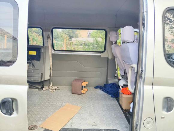 [上海·沪A] 二手上汽大通MAXUS新途V802015款 2.5T 手动傲运通版长轴中顶