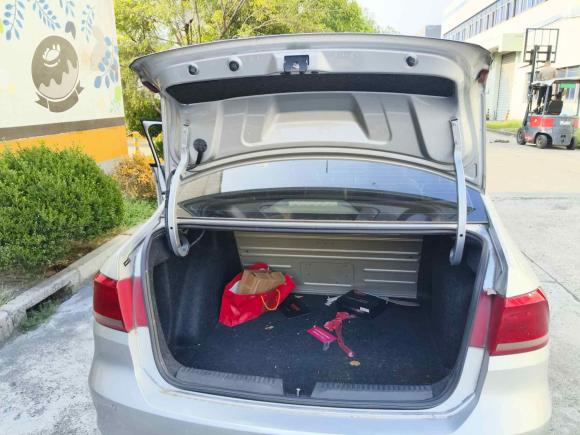 [上海·沪C] 二手大众桑塔纳2013款 1.6L 手动豪华版