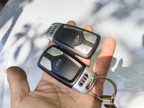 [上海·沪E] 二手奥迪奥迪A4L2018款 30周年年型 40 TFSI 进取型