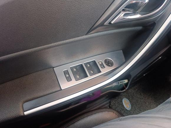 [西安·陕A] 二手江铃驭胜S3502013款 2.4T 自动四驱柴油超豪华版5座