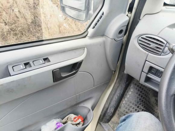 [合肥·皖A] 二手上汽大通MAXUS新途V802018款 2.5T 6挡手动厢式货车短轴中顶2/3座