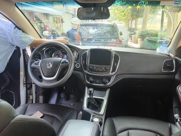 [上海·鄂F] 二手宝骏宝骏5602015款 1.8L 手动豪华型