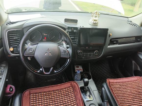 [深圳·粤B] 二手三菱欧蓝德2016款 2.4L 四驱精英版 5座