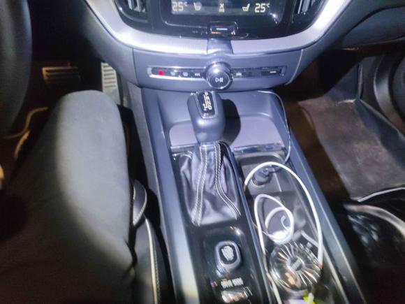 [深圳·粤B] 二手沃尔沃沃尔沃XC602020款 T5 四驱智远运动版