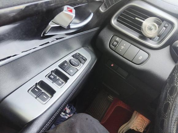 [上海·皖S] 二手起亚索兰托2015款 索兰托L 2.2T 柴油4WD精英版 7座 国IV