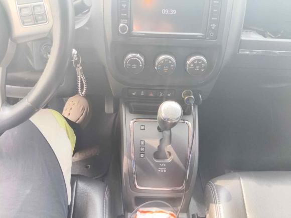 [青岛·鲁U] 二手Jeep指南者2012款 2.4L 四驱都市版