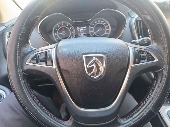 [广州·粤U] 二手宝骏宝骏5602015款 1.8L 手动豪华型