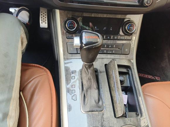 [武汉·鄂A] 二手哈弗哈弗H82015款 2.0T 两驱豪华型