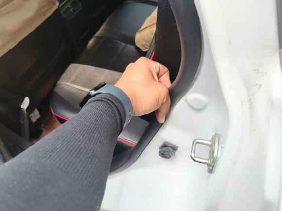 [青岛·鲁B] 二手东风风度东风风度MX62015款 2.0L CVT两驱全能版