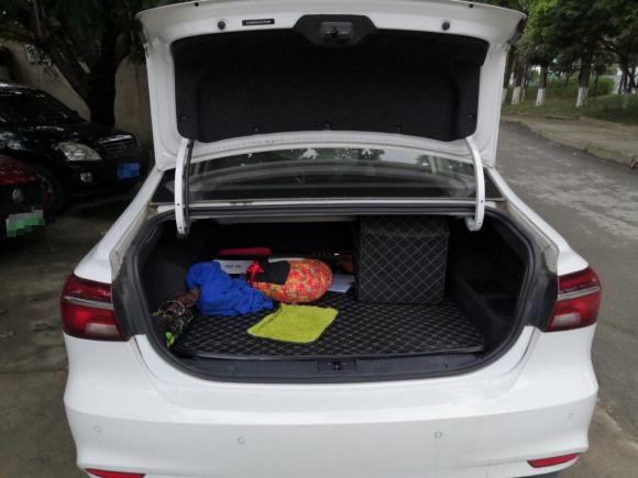 [成都·沪A] 二手荣威荣威ei62017款 45T 混动互联智享版