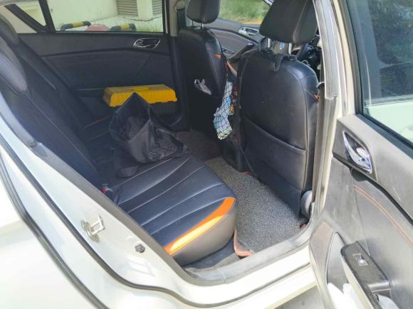 [济南·鲁J] 二手宝骏宝骏3102016款 1.2L 手动豪华型