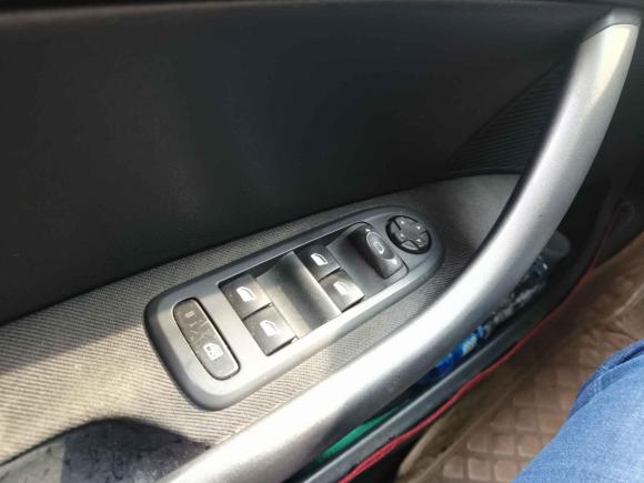 [武汉·鄂A] 二手标致标致4082013款 2.0L 手动舒适版