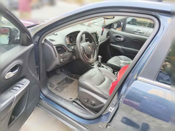 [上海·沪L] 二手Jeep自由光2019款 2.0T 四驱探享版+自动驾驶智慧包 国VI