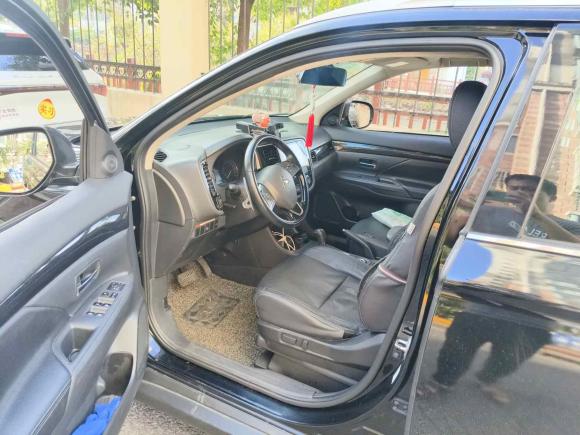 [上海·沪B] 二手三菱欧蓝德2016款 2.4L 四驱精英版 5座