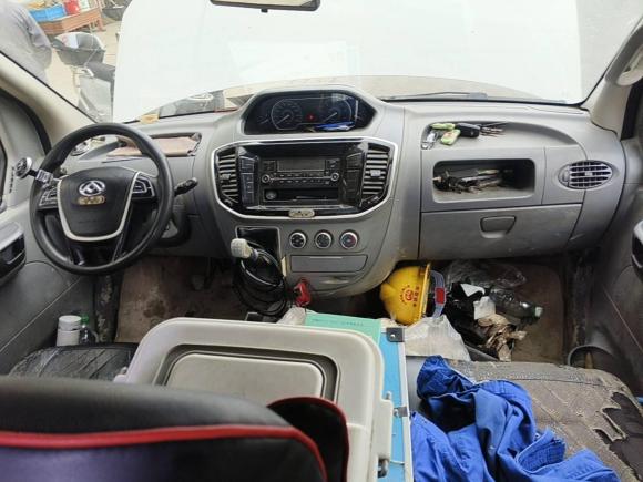 [上海·苏U] 二手上汽大通MAXUS新途V802019款 2.5T经典款6挡手动傲运通短轴超低顶5/6座