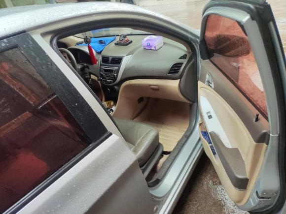 [上海·苏H] 二手现代瑞纳2010款 三厢 1.4L 手动舒适型GS