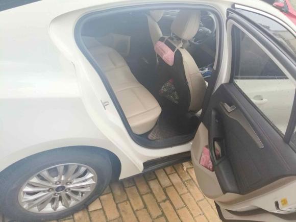 [南京·苏A] 二手福特福克斯2021款 三厢 EcoBoost 180 自动锋潮型