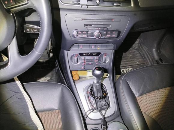 [武汉·鄂A] 二手奥迪奥迪Q32017款 30 TFSI 时尚型