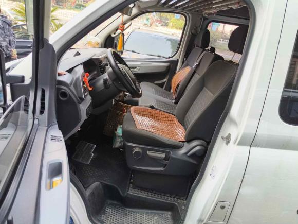 [杭州·浙A] 二手上汽大通MAXUS新途V802023款 2.0T 手动经典傲运通长轴中顶6/7/8/9座