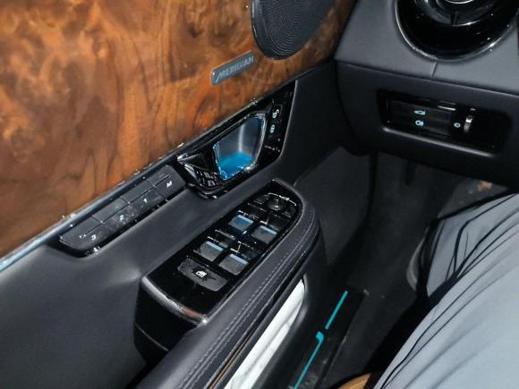 [广州·粤A] 二手捷豹捷豹XJ2015款 XJL 2.0T 两驱尊享商务版