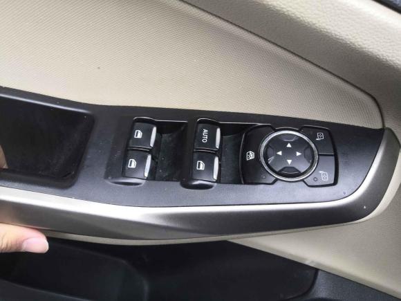 [无锡·苏B] 二手福特福睿斯2015款 1.5L 手动舒适型