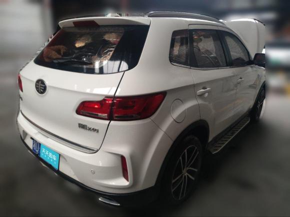 [广州·湘D] 二手奔腾奔腾X402017款 1.6L 自动互联智酷型