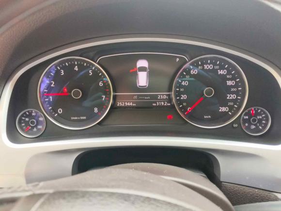 [合肥·皖A] 二手大众途锐2011款 3.0TSI 高配型