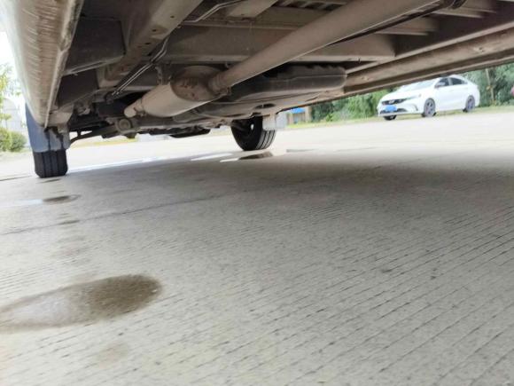 [苏州·沪B] 二手上汽大通MAXUS新途V802015款 2.5T AMT傲运通版长轴中顶