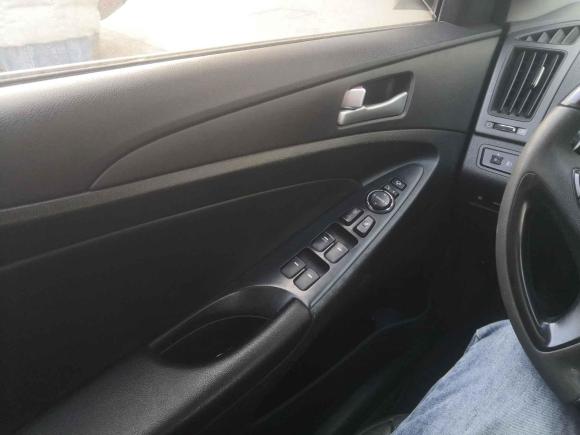 [青岛·鲁B] 二手现代索纳塔2011款 2.0L 自动领先版