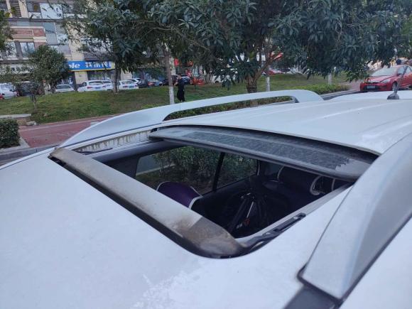 [南京·黑R] 二手起亚佳乐2011款 2.0L 7座自动舒适版