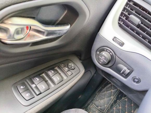 [成都·川A] 二手Jeep自由光2020款 2.0L 两驱经典运动版