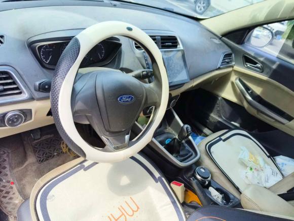 [济南·鲁S] 二手福特福睿斯2017款 改款 1.5L 手动舒适型