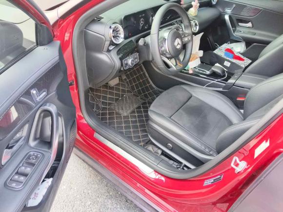 [广州·粤A] 二手奔驰奔驰A级2022款 A 200 L 运动轿车时尚型