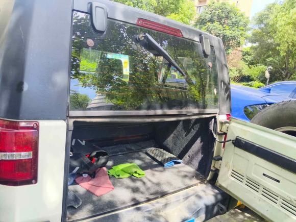 [上海·鲁H] 二手北京北京BJ402014款 2.4L 手动穿越版