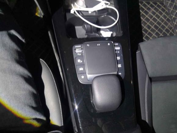 [合肥·皖A] 二手奔驰奔驰A级2021款 A 200 L 运动轿车时尚型