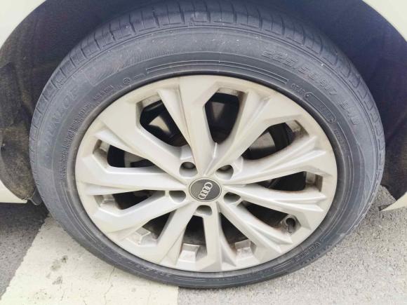 [济南·鲁A] 二手奥迪奥迪A4L2017款 Plus 40 TFSI 进取型