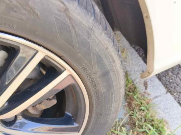 [青岛·鲁B] 二手比亚迪速锐2015款 1.5L 自动豪华型