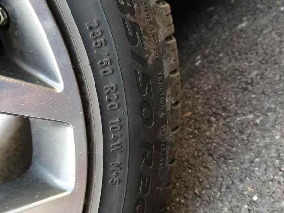 [上海·沪F] 二手路虎揽胜极光2020款 249PS R-DYNAMIC SE 运动科技版