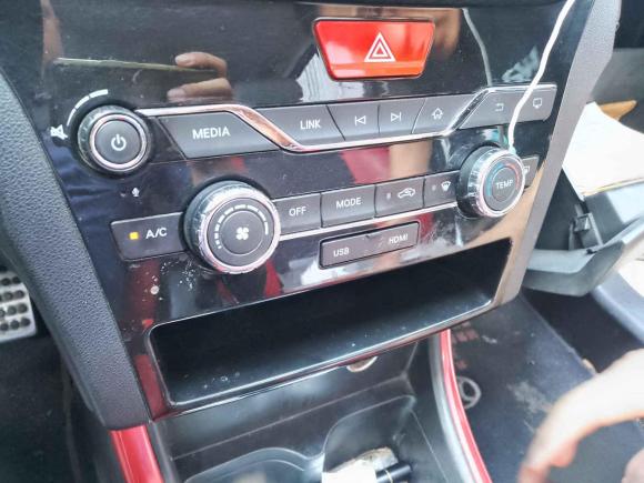 [无锡·苏B] 二手北京汽车绅宝X252015款 1.5L 手动精英型