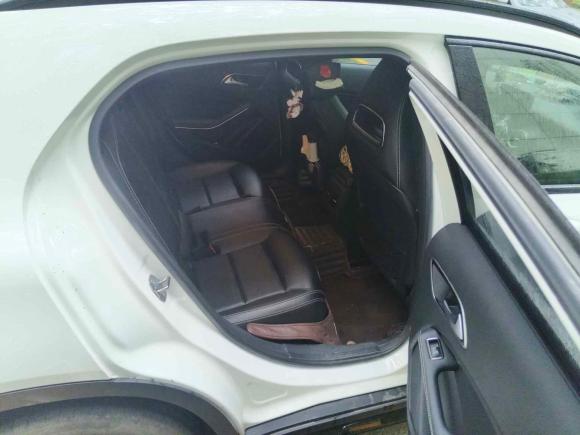 [上海·沪M] 二手奔驰奔驰GLA2018款 GLA 220 4MATIC 运动型