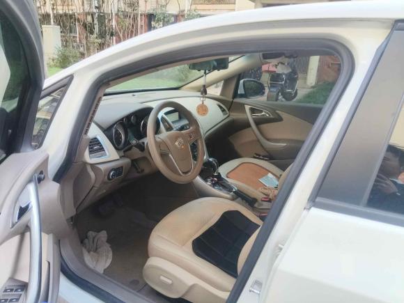 [上海·鲁A] 二手别克英朗2013款 GT 1.6L 自动时尚版