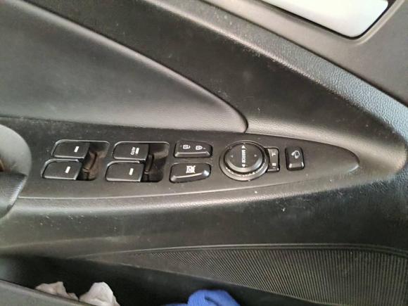 [上海·沪A] 二手现代索纳塔2013款 2.0L 自动领先版