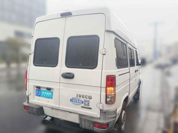 [上海·沪J] 二手依维柯依维柯得意2017款 2.5T A35客车5-7座47Z5