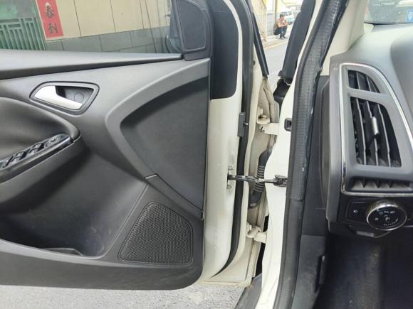 [深圳·粤B] 二手福特福克斯2012款 三厢 1.6L 自动风尚型