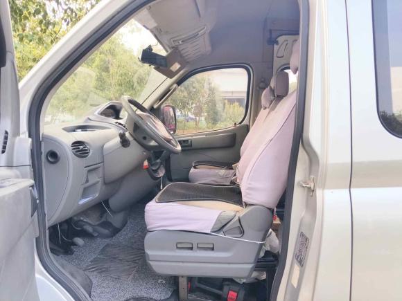 [上海·沪A] 二手上汽大通MAXUS新途V802015款 2.5T 手动傲运通版长轴中顶