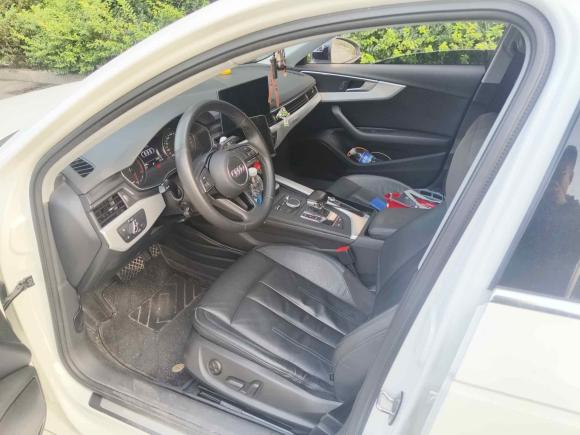 [青岛·鲁B] 二手奥迪奥迪A4L2017款 40 TFSI 时尚型