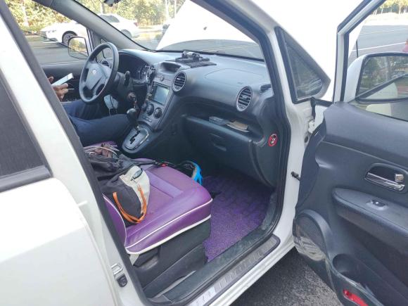 [南京·黑R] 二手起亚佳乐2011款 2.0L 7座自动舒适版