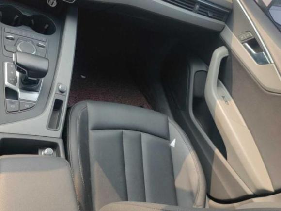 [青岛·鲁B] 二手奥迪奥迪A4L2017款 40 TFSI 进取型