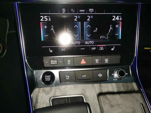 [上海·沪C] 二手奥迪奥迪A7L2022款 45 TFSI quattro S-line 见远型流晶套装