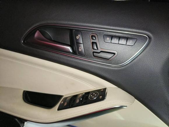 [广州·粤A] 二手奔驰奔驰GLA2016款 GLA 200 动感型